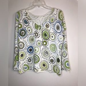 Beautiful sweater with amazing details L